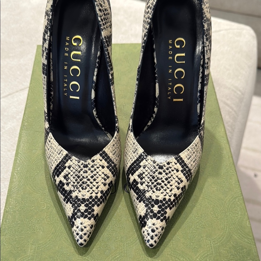 Gucci Black and Cream Heels with Snakeskin Pattern